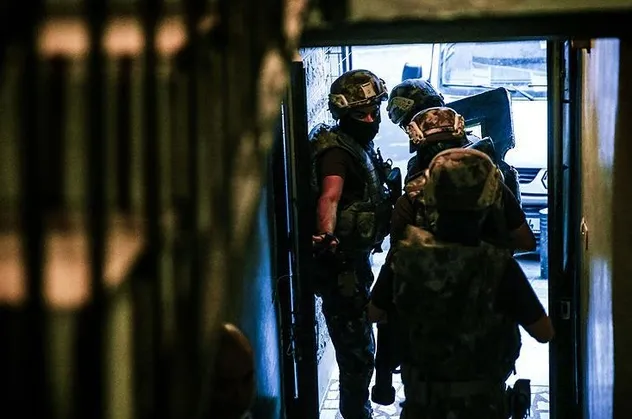 İstanbul’da suç çetelerine operasyon: 15 gözaltı