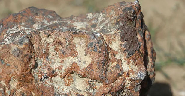 Son dakika: Tarlasında gök taşı buldu zengin oldu! Tam 180 bin dolara sattı!