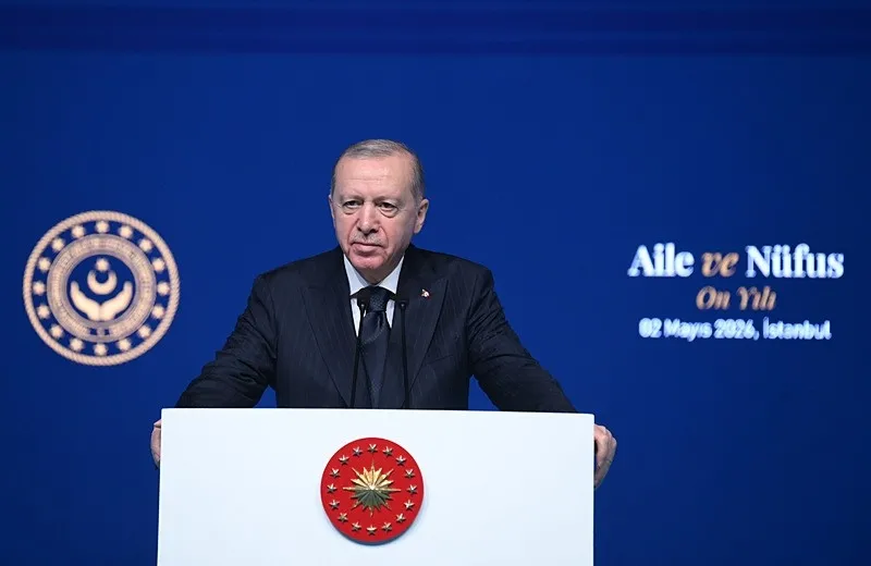 baskan-erdogandan-aile-ve-nufus-on-yili-vizyon-tanitim-programinda-onemli-aciklamalar-1777720839789.jpeg Başkan Erdoğan "tedirgin edici" diyerek uyardı: 3 çocuk çağrımızın haklılığı ortada | Aile ve Nüfus On Yılı Vizyonu-3