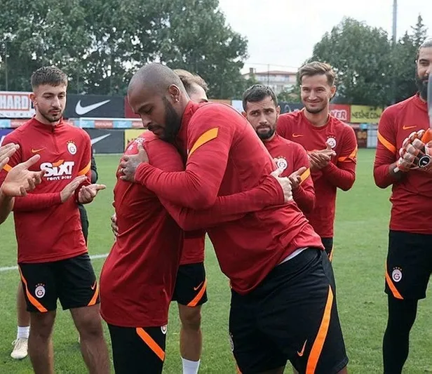 sarildilar-galatasarayda-kerem-akturkoglu-ile-marcao-baristi-1631217962671.jpeg Sarıldılar! Galatasaray'da Kerem Aktürkoğlu ile Marcao barıştı-4