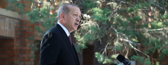 Erdoğan, Meçhul Asker Anıtı’na çelenk bıraktı 