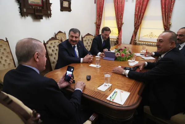 baskan-erdogan-dunya-sampiyonu-kadin-boksorleri-tebrik-etti-1653077405200.jpg Başkan Erdoğan dünya şampiyonu kadın boksörleri tebrik etti-3