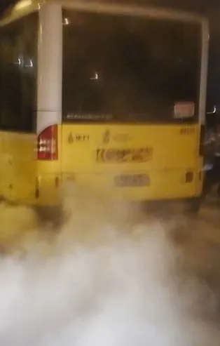 Metrobüste yangın paniği! Alevler yükseldi