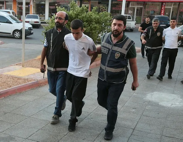 Böyle pişkinlik görülmedi! Bekçiyi bıçaklayan suç makinesi: Çekçek memleket yakışıklı görsün-4