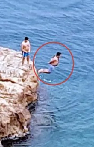 Antalya'da denizde kelepçeli ölüm oyunu