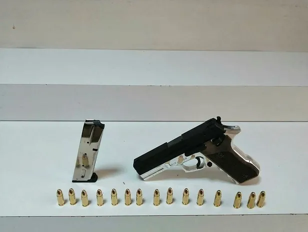 Son dakika: Beyoğlu'nda çatışan gruba operasyon: Kalaşnikoflar ele geçirildi-2