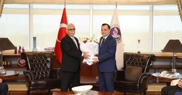 AYM'de devir teslim! Zühtü Arslan görevini Kadir Özkaya'ya devretti
