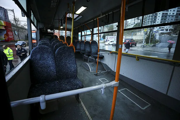 Son dakika: Ankara'da feci kaza! Özel halk otobüsü yol temizleme aracına çarptı: 9 yaralı-3