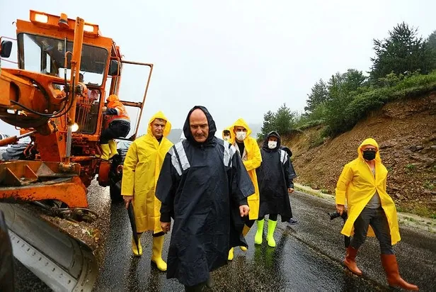 bati-karadenizde-sel-felaketi-sinop-bartin-ve-kastamonuda-son-durum-1628715067755.jpeg Batı Karadeniz'de sel felaketi! Başkan Erdoğan sel bölgesindeki valiler ve kaymakamlarla görüştü: Devlet seferber-7