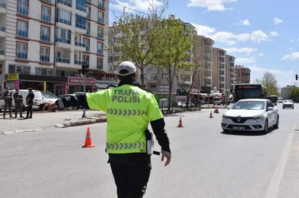 Tam kapanmada merak edilen soru! Bugün nereler açık nereler kapalı? Pazar günü nereler açık? Marketler açık mı?-9