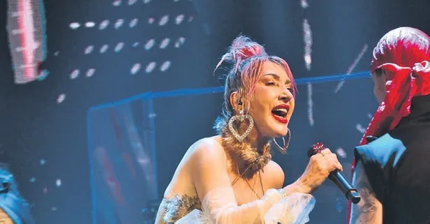 Yıldız isimlerin bayram sahneleri doldu taştı: Müzikseverler eğlenceye doyamadı!