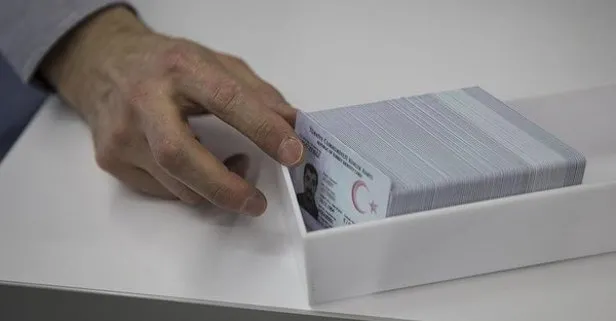 Kimlik kartlarında e-yeni dönem! 1 ay içinde başlıyor