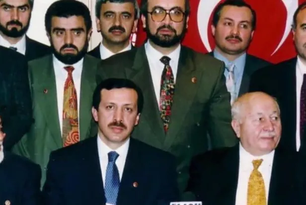 baskan-recep-tayyip-erdoganin-istanbul-zaferindeki-tamam-insallah-sarkisinda-erkin-koray-imzasi-1691444189547.jpeg