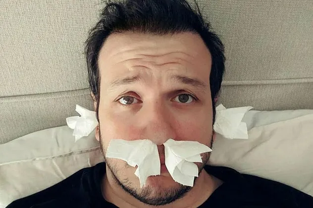 Şahan Gökbakar'dan tepki çeken hareket! Güvenlik görevlisini koronavirüslü diye işten çıkardı
