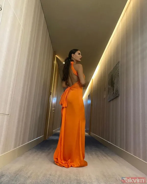 Demet Özdemir derin yırtmaç ve beline kadar sırt dekoltesiyle tupturuncu! Acun Ilıcalı projesi olduğu iddia edilmişti - 9