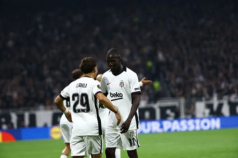 besiktas-liderlik-icin-amed-deplasmaninda-1789891871011.jpeg Beşiktaş liderlik için sahaya çıkıyor! Italiano'dan 'kazanan 11' kararı-8