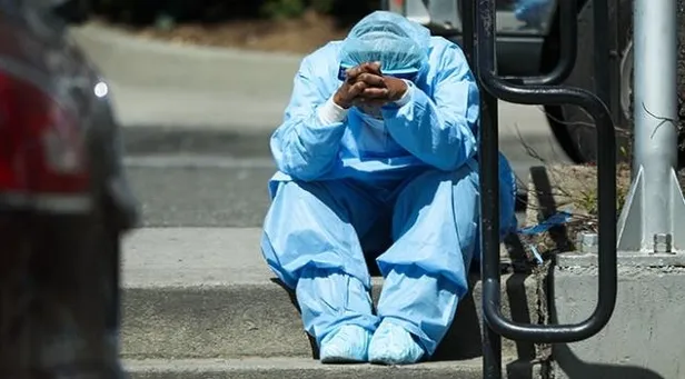 abdde-kovid-19dan-olenlerin-sayisi-300-bine-yaklasti-1607700436401.jpeg Son dakika: ABD'de felaketi yaşıyor: Son 24 saatte 2 bin 992 kişi koronavirüsten öldü-4