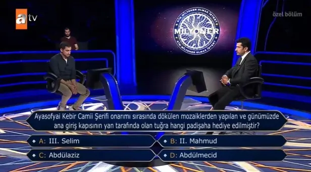 ayasofya-camiinde-ana-giris-kapisinin-yan-tarafinda-olan-tugra-hangi-padisaha-hediye-edildi-kim-milyoner-olmak-ister-1624729166458.jpeg Ayasofya Camii'nde ana giriş kapısının yan tarafında olan tuğra hangi padişaha hediye edildi? | Kim Milyoner Olmak İster-2