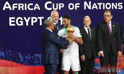 Afrika Kupasını kazanan Cezayir’in yıldızı Mahrez’den darbeci Sisi hükümetine tarihi tavır!