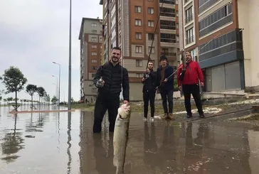 Tekirdağ’ı sel aldı! Gençler CHP'li belediyeye tepki gösterdi