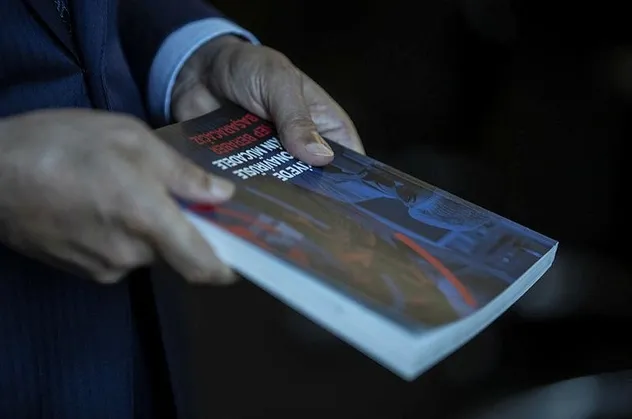 AK Parti'den "koronavirüsle mücadele" kitabı