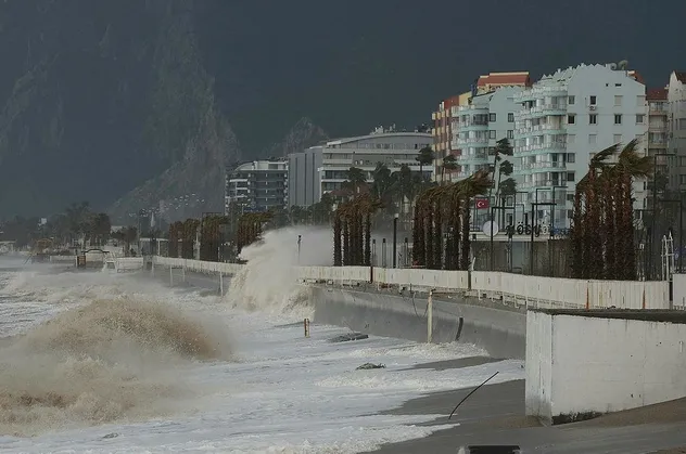 Meteoroloji'den Antalya için fırtına uyarısı