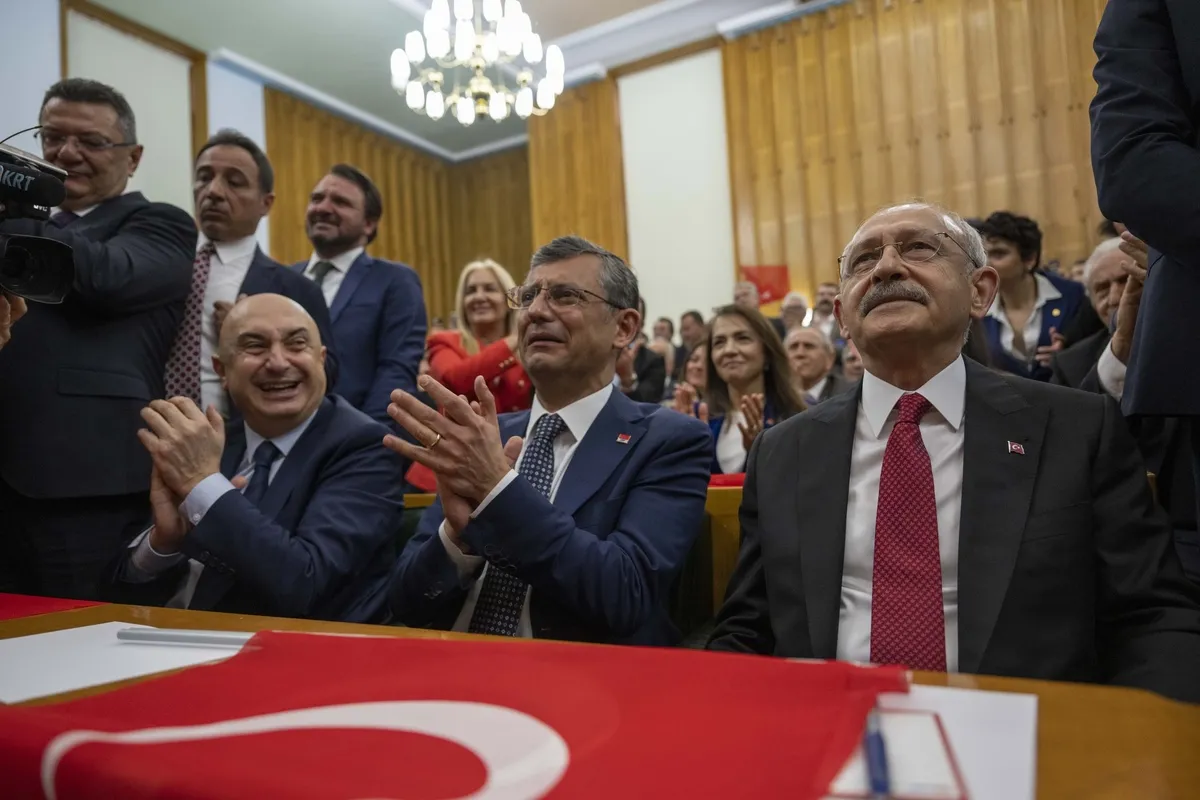 1779633129471.jpg Özgür Özel’in Kılıçdaroğlu arşivi açıldı | Bugün hain dediğinin önünde eğiliyordu-3