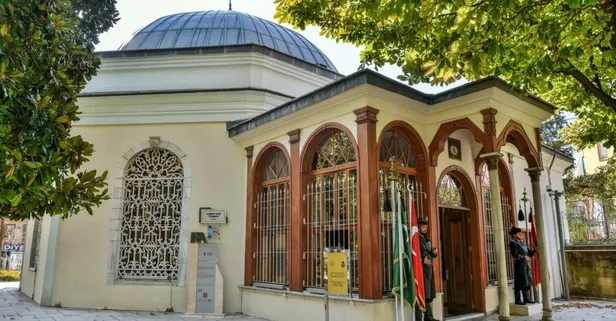 CHP'li Bursa belediyesinden skandal sergi: Ecdada yapılan saygısızlığa tepki yağdı!