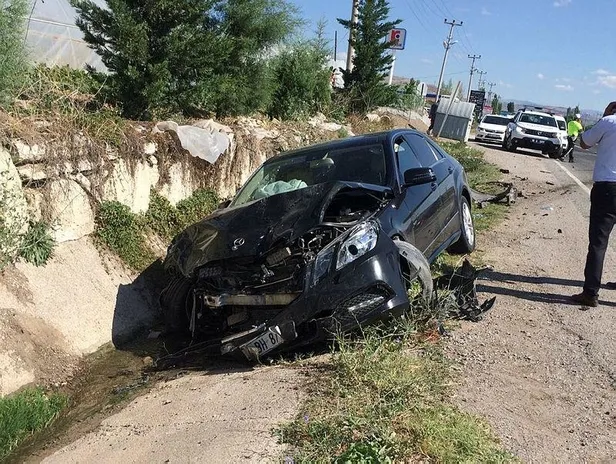 Son dakika: Sinop Valisi Karaömeroğlu trafik kazası geçirdi-1