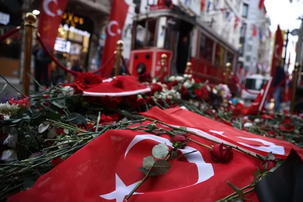 istiklal-caddesinde-kanli-saldiri-bakan-koca-yaralilarin-son-durumunu-paylasti-1668864942291.jpg İstiklal Caddesi'nde kanlı saldırı! Bakan Koca yaralıların son durumunu paylaştı-4