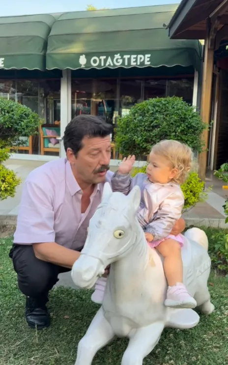 atv'nin merakla beklenen "Altı Üstü İstanbul" setinde baba-kızın eğlenceli anları! İlker Aksum kızı Lila'yla yorgunluğunu attı-5