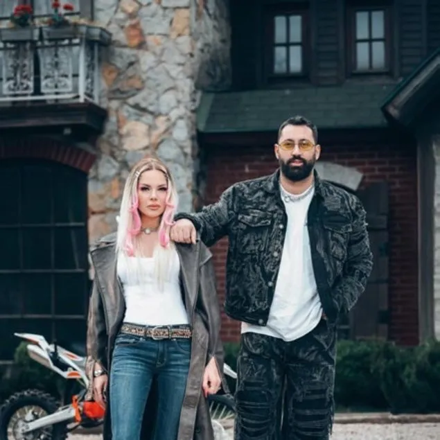 24 yıl sonra kendini cover’ladı
