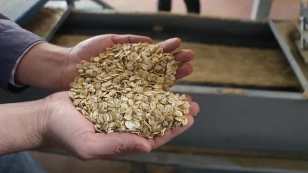 dolardaki-sert-dususun-ardindan-bir-indirim-de-yem-fiyatlarinda-1640147392204.jpg Dolardaki sert düşüşün ardından bir indirim de yem fiyatlarında-4