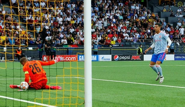 cristiano-ronaldodan-sampiyonlar-liginde-rekor-young-boys-maci-oncesi-dikkat-ceken-hareket-1631642197506.jpeg Cristiano Ronaldo'dan Şampiyonlar Ligi'nde rekor! Young Boys maçı öncesi dikkat çeken hareket...-4