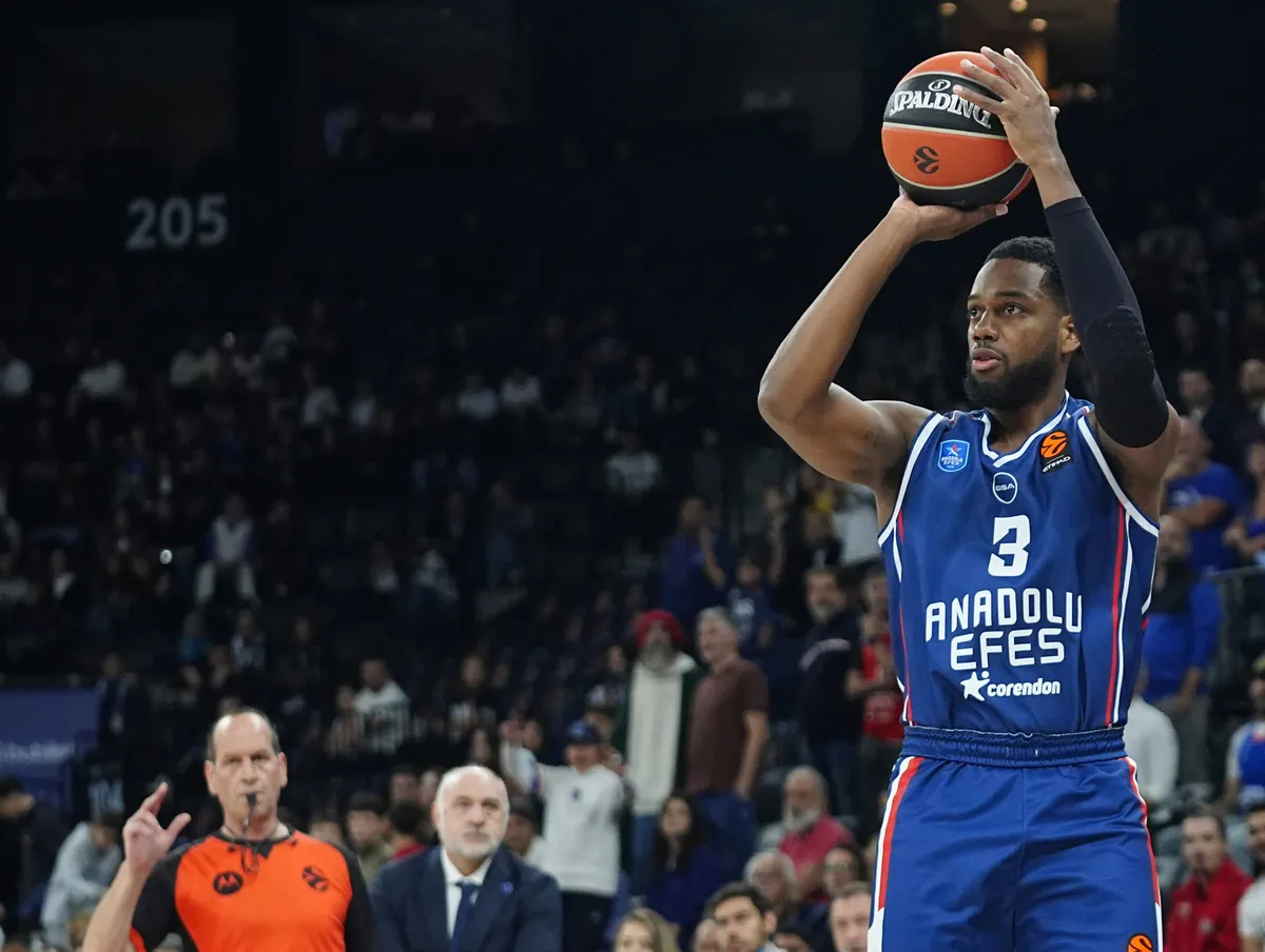 1792699093324.jpg Pablo Laso ilk derbiyi kazandı! Anadolu Efes Beşiktaş'ı 89-80 yendi-2
