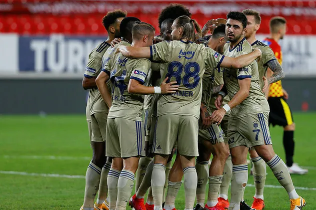 Fenerbahçe'de beklenmedik gelişme! Ayrılık kararını yönetime bildirdi