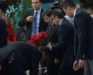 Davutoğlu alana karanfil bıraktı