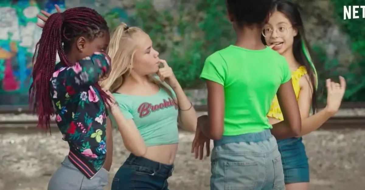 Netflix In Cuties Adli Komedi Filminde Cocuk Istismari Rezaleti Tepkiler Dinmiyor Takvim