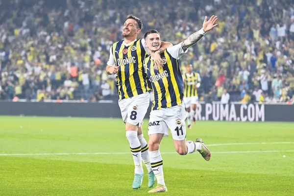 fenerbahce-ataga-gecti-tanguy-ndombele-icin-dugmeye-basildi-1690408960105.jpeg