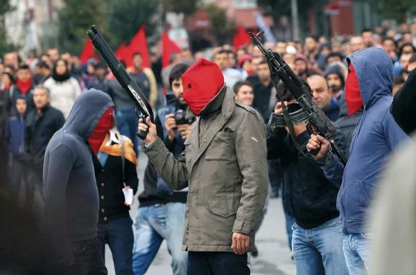 amerikanci-asli-aydintasbas-istenmeyen-adam-hamlesini-uydurulumus-iddiasiyla-kotuledi-1635147248112.jpg Amerika'nın kuklaları boşa düştü! Kahinliğe soyunan Aslı Aydıntaşbaş ile Şirin Payzın yarı yolda kaldı-9