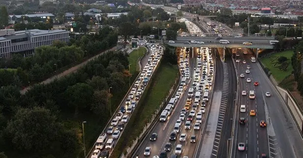 İstanbul haftaya yoğun trafikle başladı! Trafik yoğunluğu yüzde 65