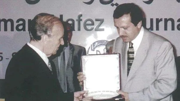baskan-erdogan-bosna-icin-evlad-i-fatihan-dedi-aliya-izzetbegovic-ile-olan-anisini-anlatti-bu-topraklar-turkiy-1661888705207.jpeg Başkan Erdoğan, Bosna için 'Evlad-ı Fatihan' dedi Aliya İzzetbegoviç ile olan anısını anlattı: 'Bu topraklar Türkiye'ye emanet'-3