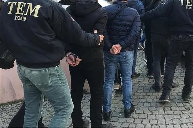 İzmir'de FETÖ operasyonu: 20 tutuklama
