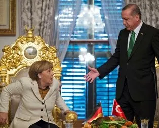 AB Cumhurbaşkanı Erdoğan’a diz çöktü