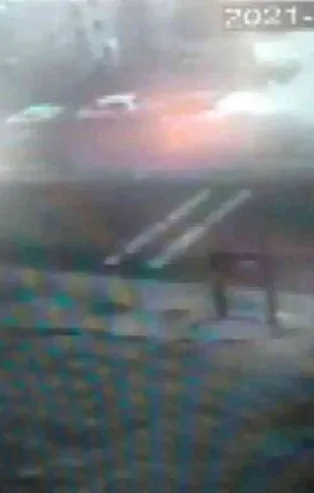 Başakşehir'de korkunç kaza! İşitme engelli anne ile çocuğuna minibüs çarptı! Çocuk öldü, anne ağır yaralı