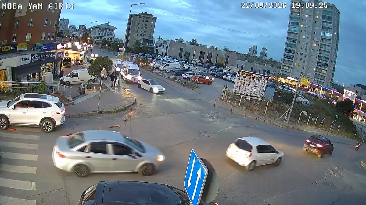 basaksehirde-ambulansa-yol-vermeyen-surucuye-466-bin-lira-ceza-1790450748063.jpg Başakşehir’de ambulansın geçişini engelleyen trafik magandasına 466 bin TL ceza-4