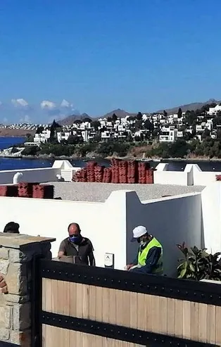 Son dakika: Yılmaz Özdil'in villasındaki kaçak eklentiler yıkılıyor! İşte ilk görüntüler