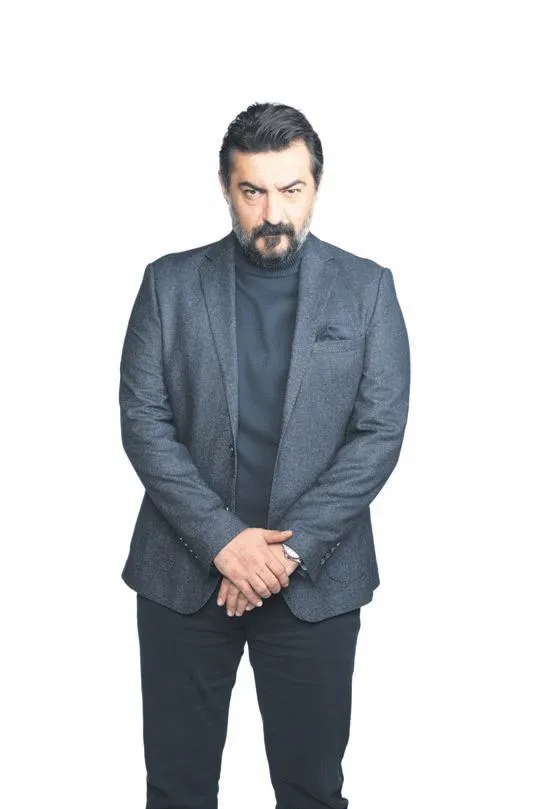 Ünlü oyuncular ve şarkıcılar deprem felaketi sonrası kolları sıvadı