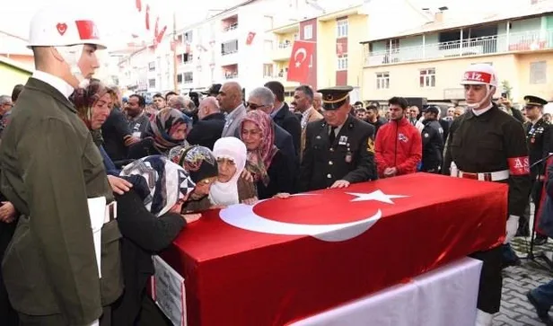 Hakkari şehitlerine son görev! Yürek yakan veda-2