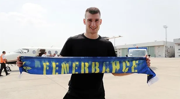 fenerbahce-yeni-file-bekcisi-dominik-livakovicin-maliyetini-acikladi-1692975687965.jpeg Fenerbahçe yeni file bekçisi Dominik Livakovic'in maliyetini açıkladı!-3